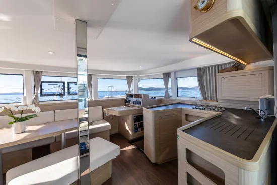 Lagoon 42 Millenium galley